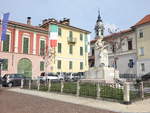 Arona, Kriegerdenkmal an der Piazza Filippi (06.10.2019)