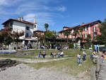 Baveno, Restaurants und Kirche an der Sdspitze der Isola dei Pescatori (05.10.2019)