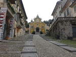 Orta San Giulio, Kirche Santa Maria Assunta in der Via Caire Albertoletti, erbaut bis 1485 (06.10.2019)