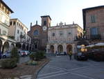 Moncalieri, Rathaus und Kirche St.