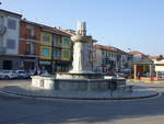 Santena, Brunnen an der Piazza Martiri della Liberta (04.10.2018)