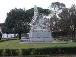 Arezzo, Denkmal fr Francesco Petrarca im Parco della Fortezza (26.03.2022)
