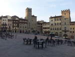 Arezzo, historische Palste an der Piazza Grande (26.03.2022)