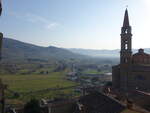 Castiglion Fiorentino, Ausblick vom Castello auf die San Giuliano Kirche (26.03.2022)