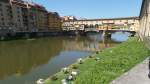 die Brcke  Ponte Vecchio  von Westen in Florenz, Foto am 18.5.2014  
