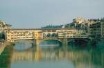 Gehrt wohl zu den weltbekanntesten Brcken: die Ponte Vecchio in Florenz.