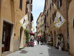 Massa Marittima, historische Häuser in der Via della Liberta (22.05.2022)