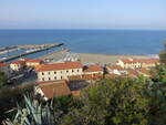 Castiglione della Pescaia, Ausblick von der Fortezza auf den Hafen (23.05.2022)