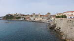 Piombino, Ausblick von der Piazza Giovanni Bovio auf den Porto Antico (22.05.2022)