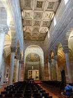 Lucca, Innenraum mit Kassettendecke in der Kirche Santi Giovanni e Reparata (18.06.2019)