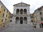 Massa, Cattedrale San Pietro e Francesco an der Piazza del Duomo, erbaut ab 1477 (16.06.2019)