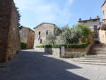 San Quirico d’Orcia, Huser in der Via Poliziano (21.05.2022)