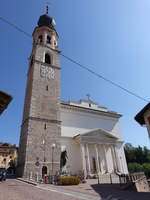 Fondo, Pfarrkirche San Martino, erbaut im neoklassischen Stil von 1858 bis 1865 durch Joseph Stolcis (15.09.2019)