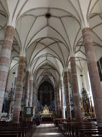 Pergine Valsugana, sptgotischer innenraum in der Pfarrkirche della Nativita, Hochaltar von Antonio Sartori (16.09.2019)