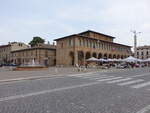 Santa Maria degli Angeli, Brunnen und Huser an der Piazza Giuseppe Garibaldi (27.03.2022)