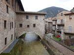 Gubbio, Brckenhaus ber den Bach Camignano (01.04.2022)