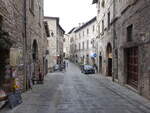 Gubbio, historische Gebude in der Via dei Consoli (01.04.2022)