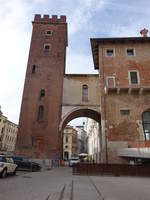 Vicenza, Turm Arco degli Zwatterie an der Piazza delle Erbe (28.10.2017)