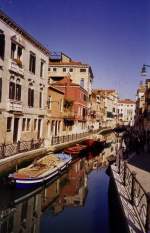 Ein kleiner Kanal im Stadtteil San Croce, im April 2006.