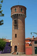 Wasserturm auf der Laguneninsel Burano (Venedig) im Juni 2017.