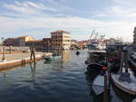 Chioggia, Huser und Fischerboote am Canale San Domenico (19.09.2019)