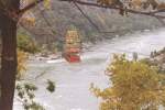 Kurz hinter den Niagarafllen Flussabwrts eine Seilbahn ber dem Niagara River, aufgenommen im September 1993 (scan vom Bild).