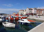 Rovinj, Boote an der Hafenpromende am Marschall Tito Platz (29.04.2017)