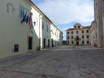 Motovun, Rathaus links und Podesta Palast  am Hauptplatz Trg Andrea Antico (29.04.2017)
