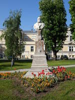 Karlovac, Lopasic Denkmal am Theater im Vrbanicev Park (01.05.2017)