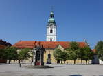 Karlovac, Dreifaltigkeitskirche mit Brunnen und Pestsule, erbaut ab 1693 durch Josip Stiller (01.05.2017)