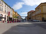Osijek, links das kroatische Nationaltheater von 1866, rechts die Brauerei Osijecko (02.05.2017)