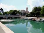 Blick in Richtung Altstadt von TROGIR, mit dem Turm der St.Laurentius Kathedrale; 130423