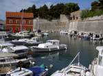 Zadar, Hafen Fosa mit Teil der Stadtmauer (05.05.2012)
