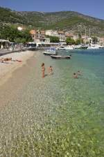 Der Dorf Sumartin auf der Insel Brac an der kroatischen Adriakste.