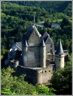 Eine andere Aussicht auf das Schloss von Vianden.