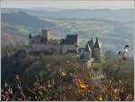 Die Burg Bourscheid im Herbst.