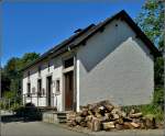 Das restaurierte Tagelhnerhaus im Freilichtmuseum  Domaine Touristique A Robbesscheier  in Munshausen.