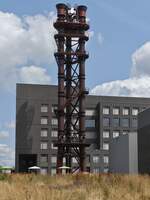 Ein Relikt aus frheren Zeiten, als auf dieser Flche des Campus Belval noch Hochfen in Betrieb waren, steht an der rue des Hauts-Furneaux (Strae der Hochfen).