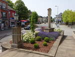 Mondercange, Huser und Denkmal an der Rue de Esch (18.06.2022)