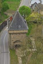 Vauban Turm im Pfaffennthal, Stadtteil der Stadt Luxemburg, von der Roten Brcke (Pont Grand Duchesse Charlotte) ausgesehen.