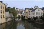 Luxemburg-Grund -    ber die Alzette geht der Blick zur Oberstadt.