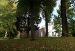 Moderne Architektur in Luxemburg -    In den Stadtpark eingefgt das Museum Villa Vauban mit dem Erweiterungsbau von Philippe Schmit (2010).