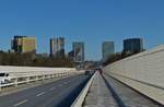 Blick ber die Rote Brcke in der Stadt Luxemburg aus Richtung Limpertsberg in Richtung Kirchberg.