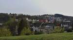 Blick von Weidingen auf die Oberstadt von Wiltz mit dem Schlo Wiltz.