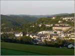 Die Dekanatskirche, der Schulkomplex und das Schloss von Wiltz sonnen sich in der Abendsonne des 12.06.09.