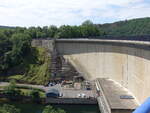 Esch-sur-Sure, Staumauer des Obersauer-Stausee, erbaut von 1955 bis 1958 (22.06.2022)