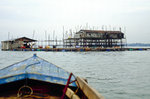 Schwimmendes Dorf vor Pontiac im Johor-Provinz in Malaysia.