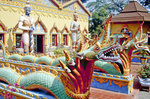 Drache vor Wat Chayamangkalaram in Georgetown auf Penang in Malaysia.