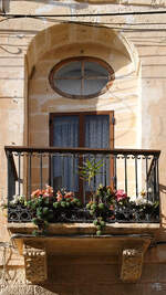 Der Balkon eines alten Hauses in Sliema.