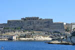 Starke Festungsmauern berziehen die Insel Malta.